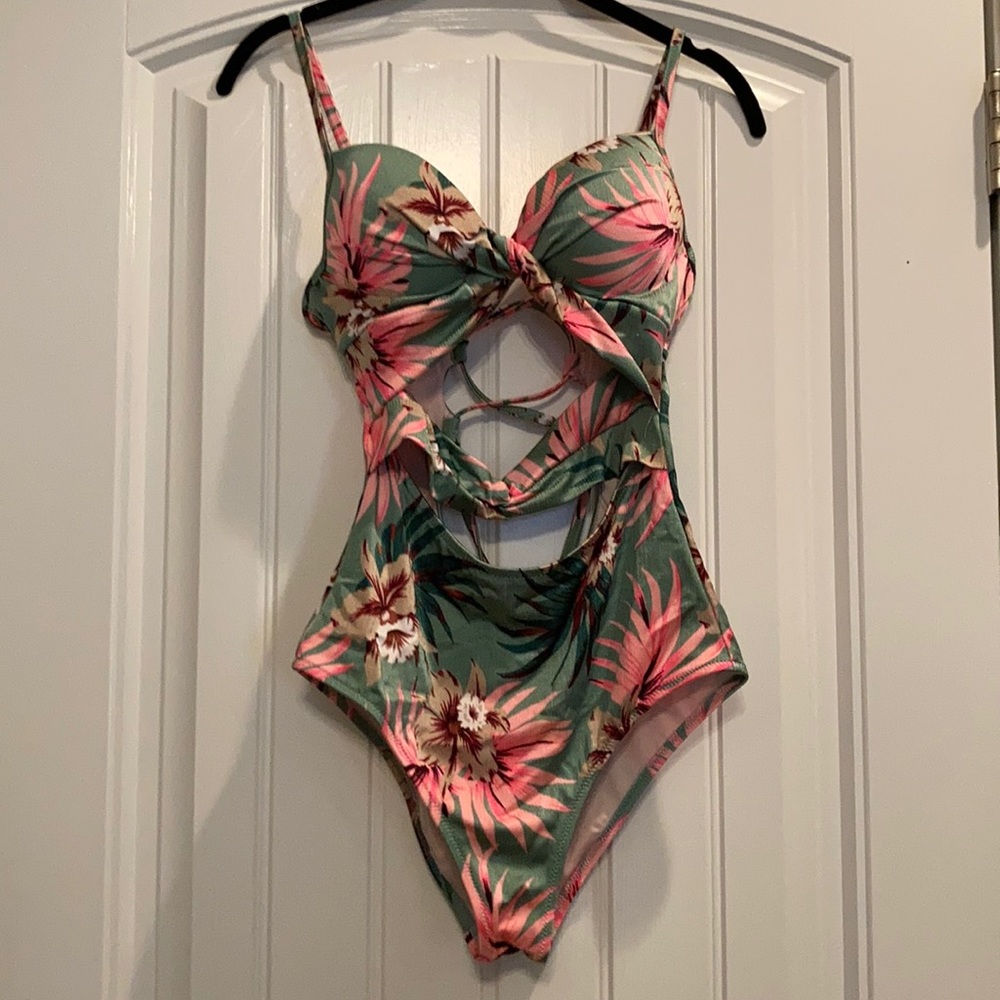 SHADE & SHORE FULL BODY SWIMSUIT TROPICAL FLORAL
